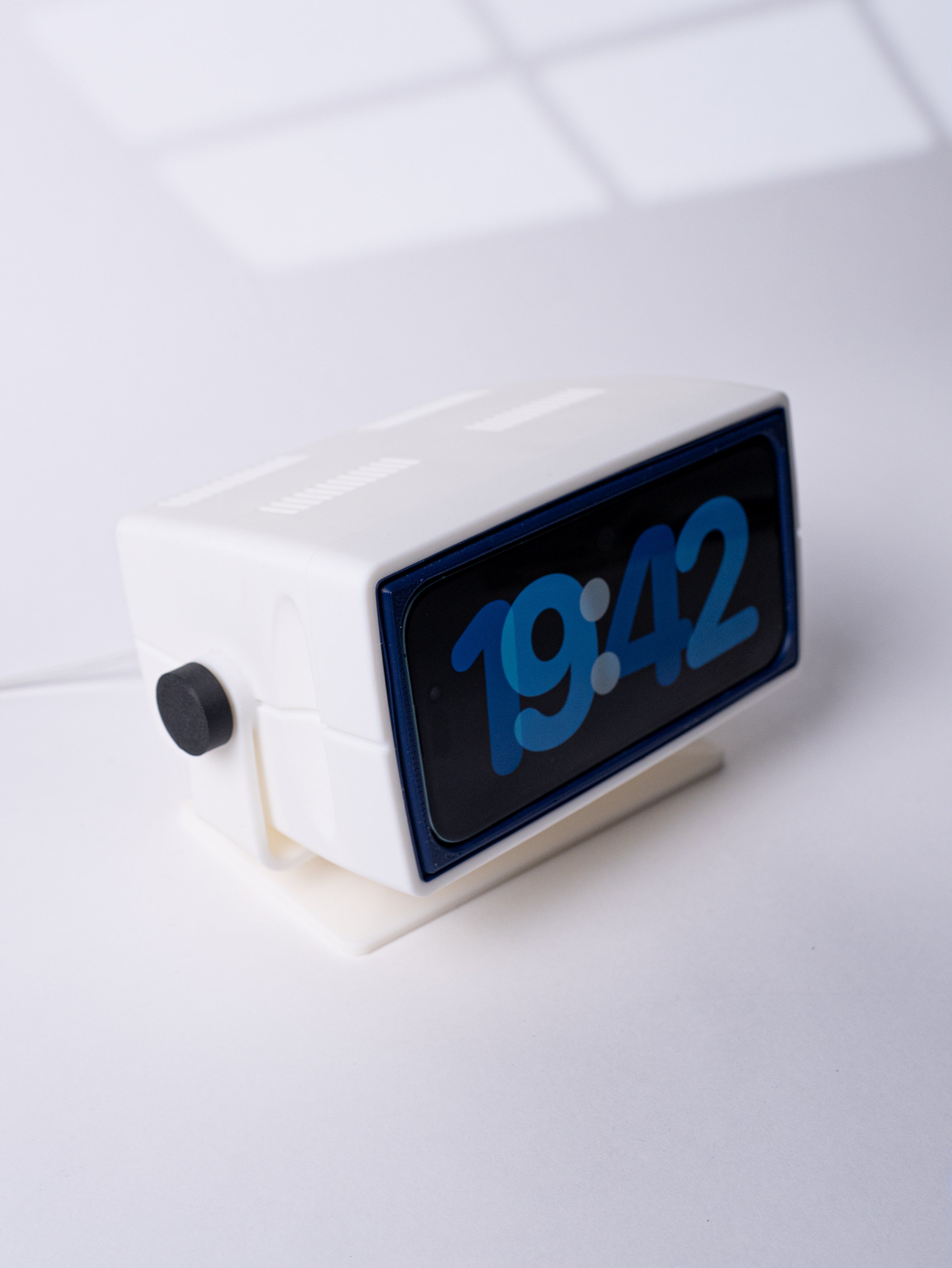 'Lumon' iPhone Night Stand