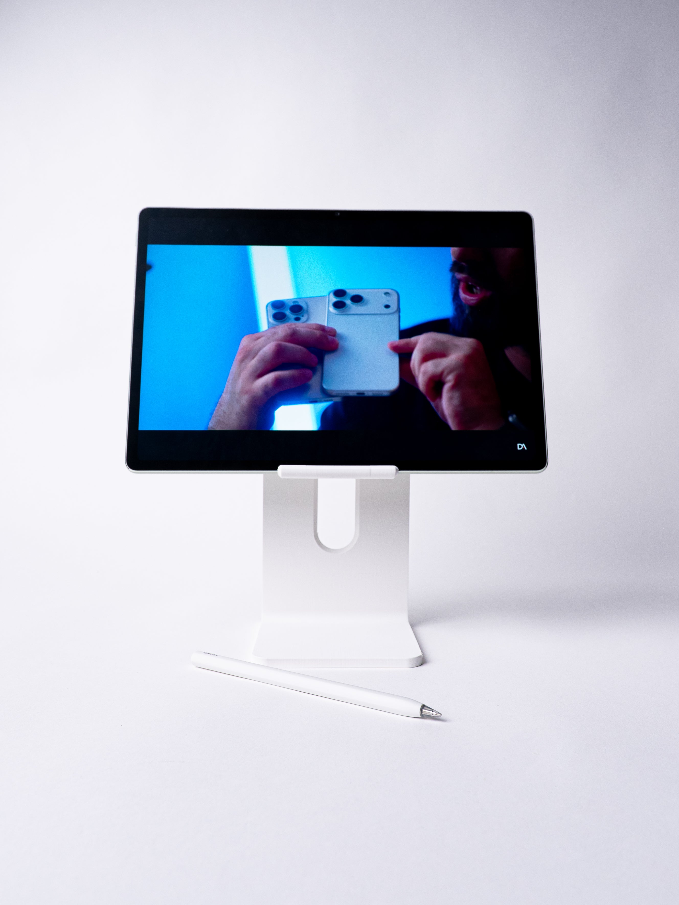 'Studio Display' iPad/Tablet Stand