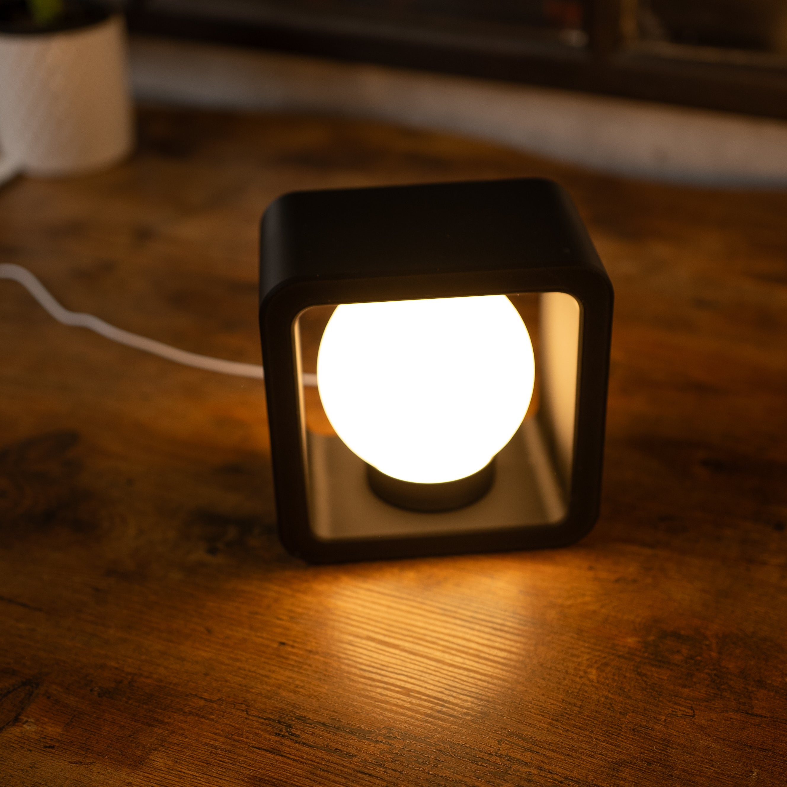 '3D Framed Ball' Desk Lamp
