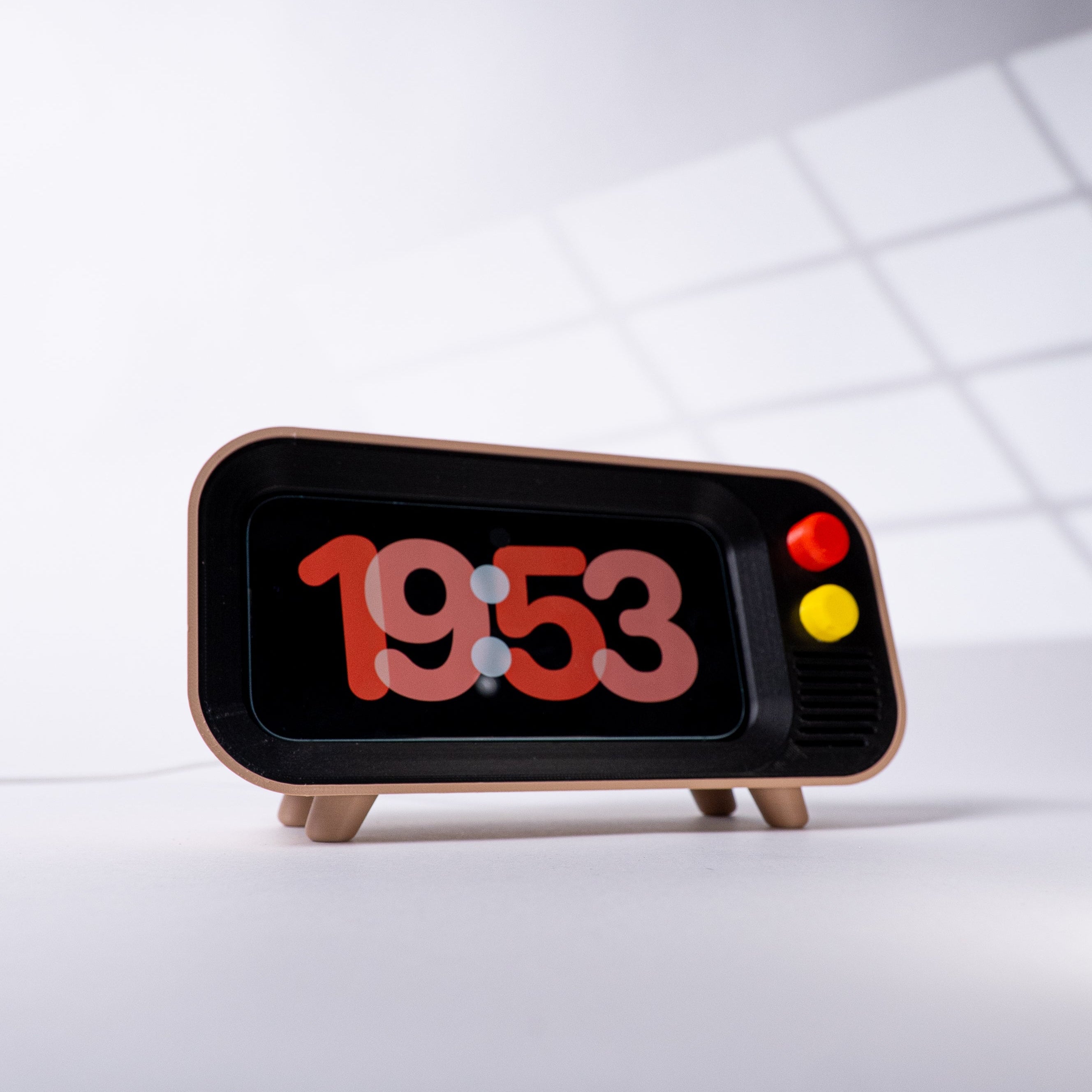 'Vintage TV' iPhone MagSafe Charging Stand